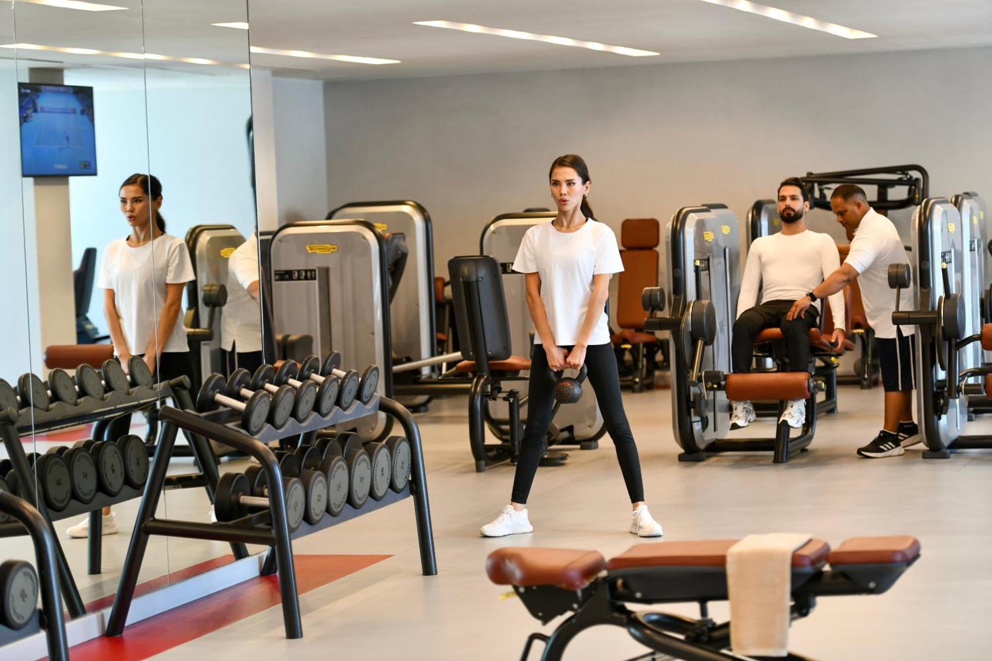デュシット ドーハ ホテル エクステリア 写真 The gym at the hotel